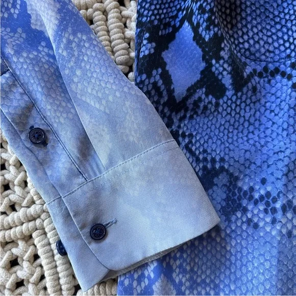 EQUIPMENT 100% Silk Reese Fading Blouse Marine Blue Ombré Snake Print M Like New - Picture 12 of 16